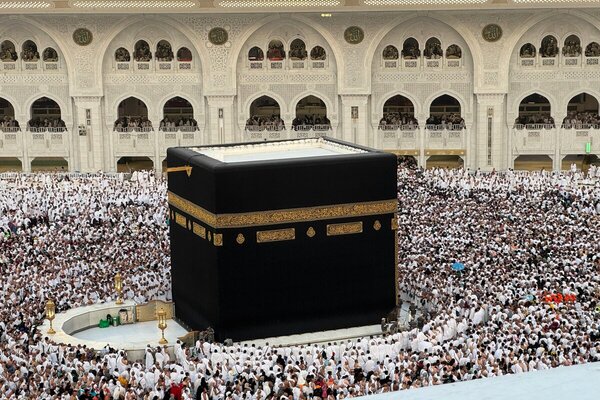 A Journey to the Holiest Sites on Earth: Religious Tourism in Saudi Arabia Between History and Spirituality