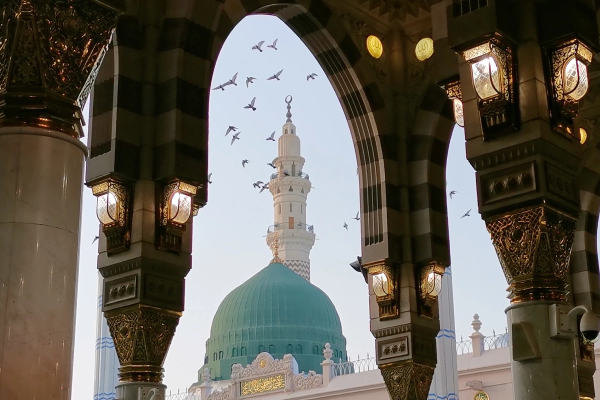 What is the secret behind the serenity of Medina?